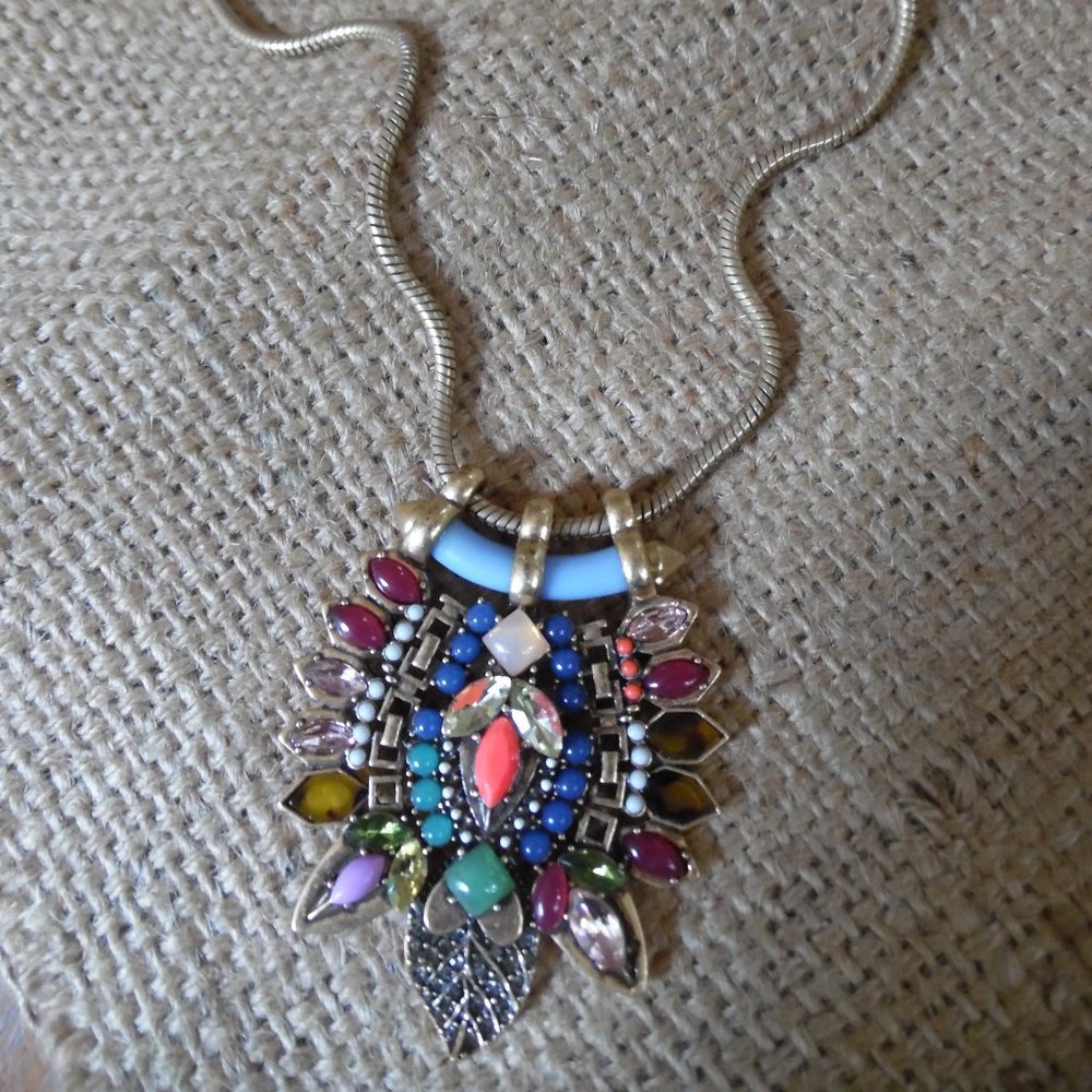 Serpentine necklace and pendant